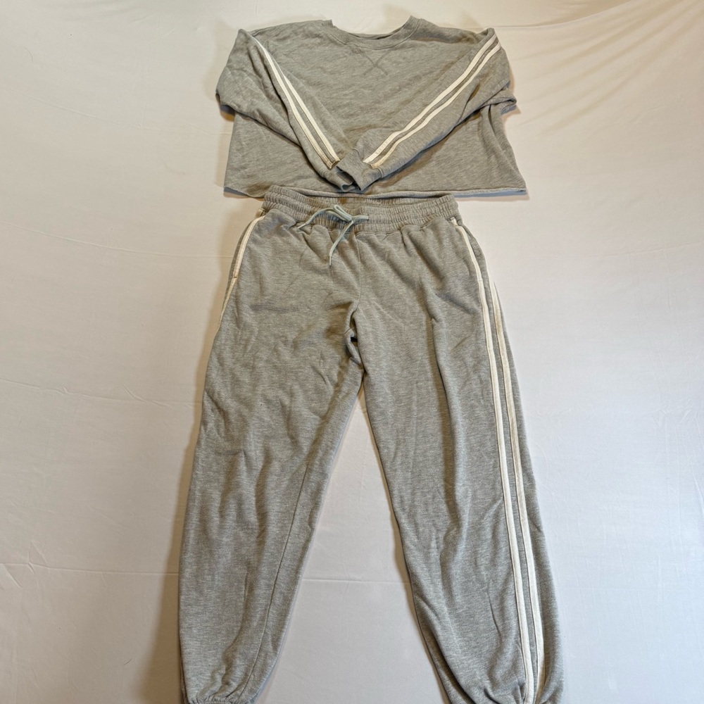 Colsie Grey Matching Lounge Set Small Cropped Sweatshirt Jogger Pajama Set